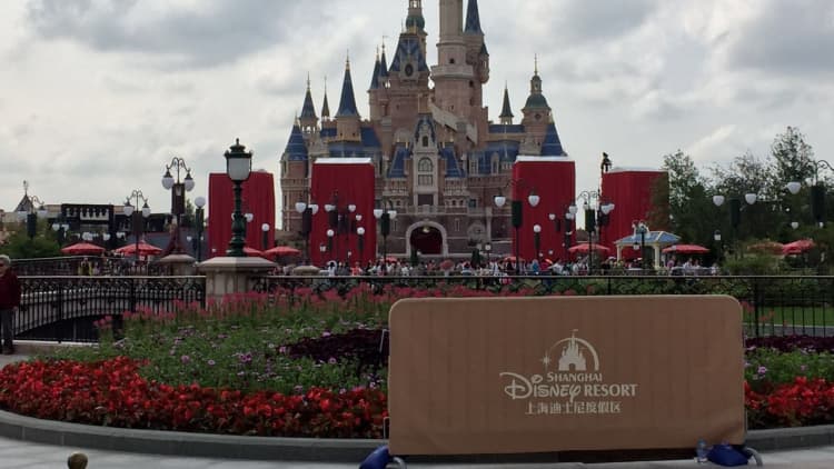 China's first Disneyland opens its doors